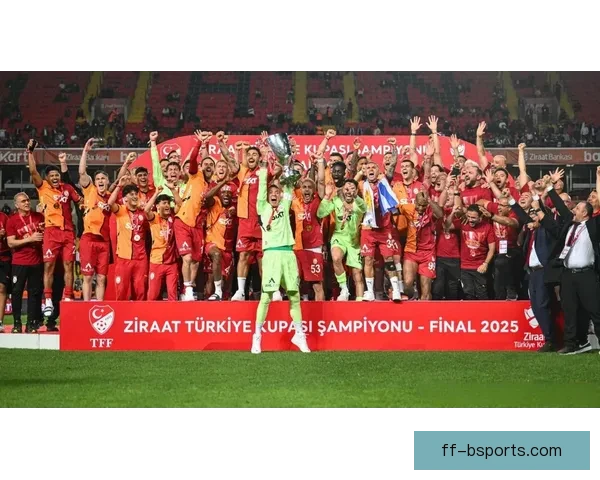 加拉塔萨雷积分破百分强势登顶土超冠军书写队史辉煌新篇章再登巅