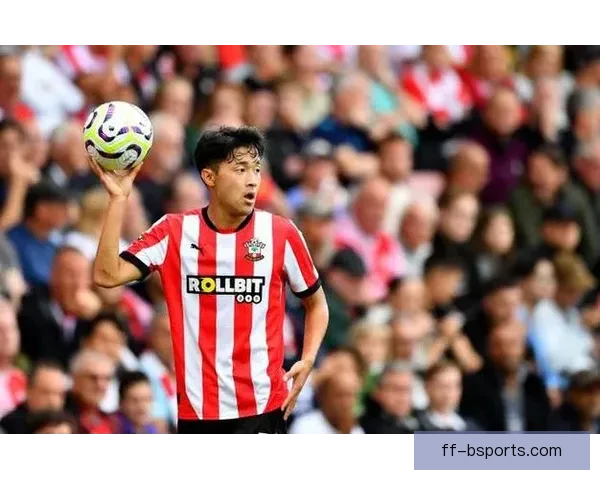 菅原由势正式加盟英超南安普顿开启全新职业征程