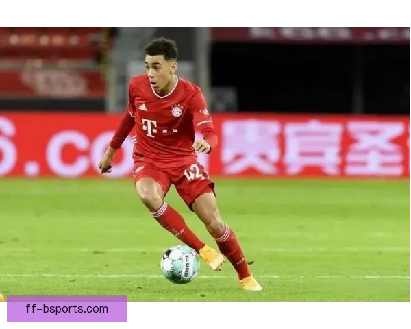 穆西亚拉在拜仁阵中依旧扮演着不可或缺的进攻核心角色